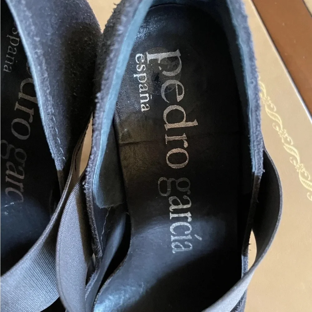 Pedro Garcia Banded Covered Platform Suede‎ Peep Toe Heel in Gray Suede 37 1/2